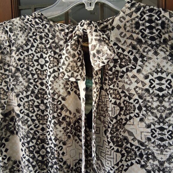 BCBG Black & White Abstract Sheer Sleeves Dress sz M /B9 - Picture 3 of 7